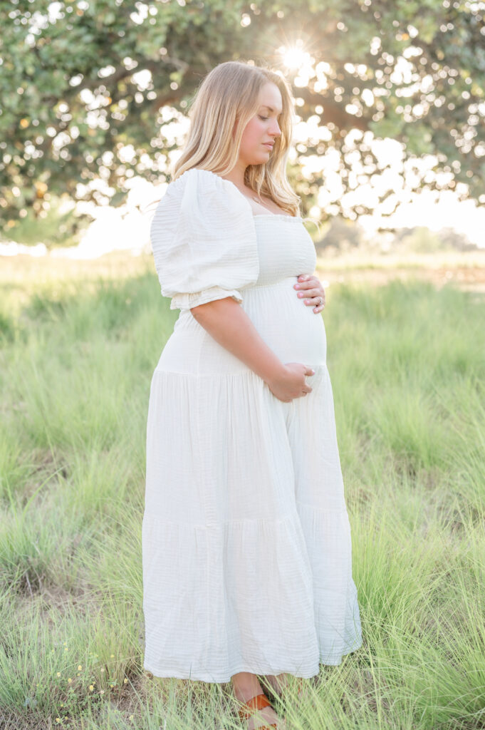 Pregnant lady by Holly Springs Newborn Photographer 